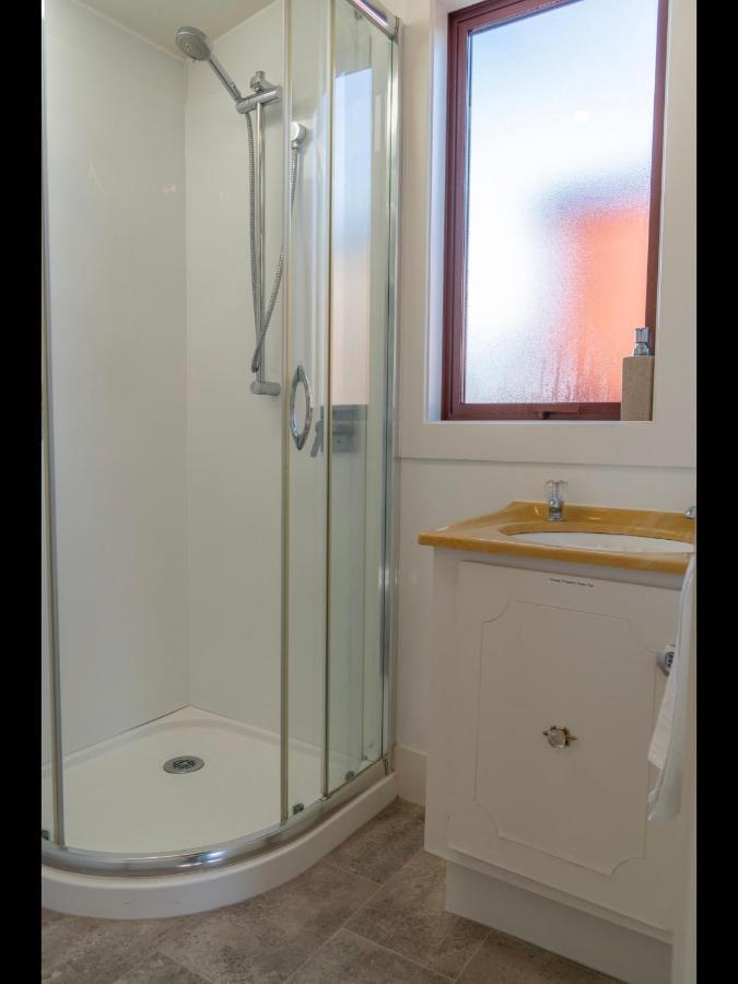 Te Anau Holiday Home - Free Wifi - Free Bikes & Kayaks - Short Walk To Lake & Town - Top Views Ngoại thất bức ảnh